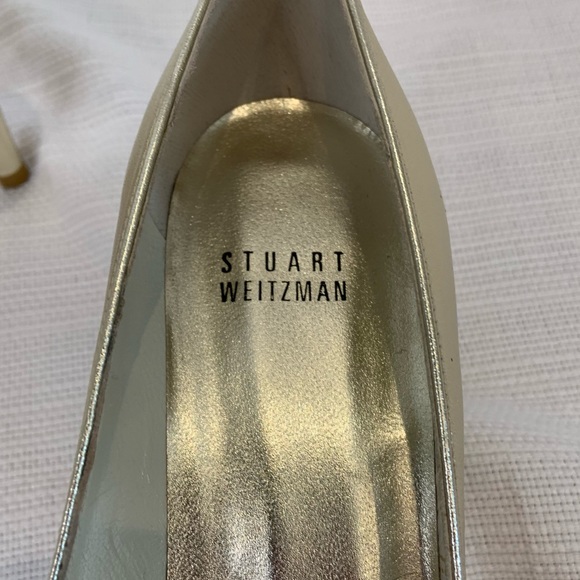 Stuart Weitzman gold leather peep toe pumps - Picture 6 of 8